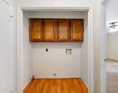 2106 Wickburn Drive - Photo Thumbnail 15