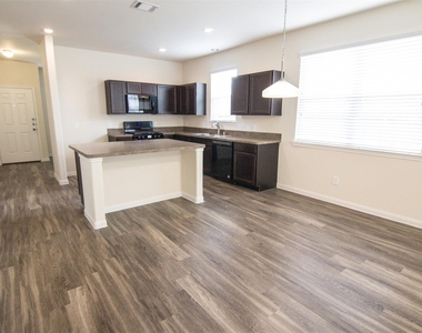 29614 Clover Shore Drive - Photo Thumbnail 3