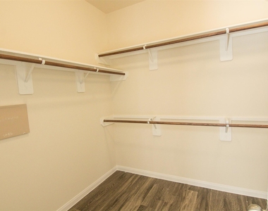29614 Clover Shore Drive - Photo Thumbnail 8