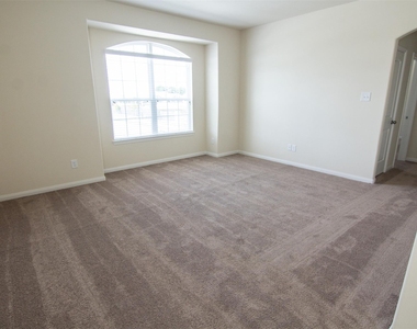 29614 Clover Shore Drive - Photo Thumbnail 13