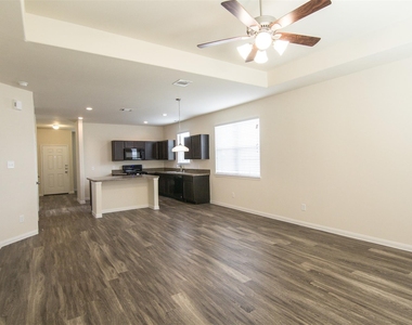 29614 Clover Shore Drive - Photo Thumbnail 5