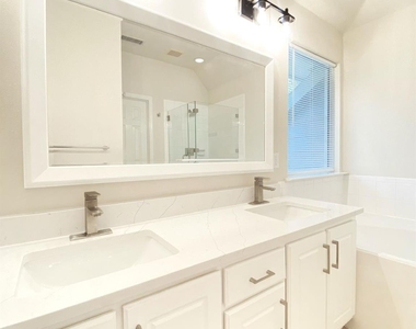 54 Alderon Woods Place - Photo Thumbnail 27
