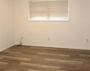 1802 Sleepy Creek Way - Photo Thumbnail 5