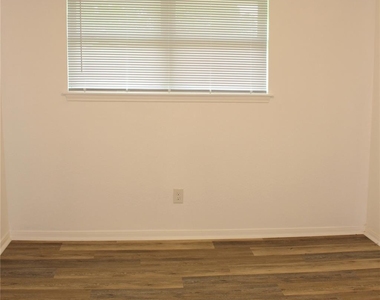 1802 Sleepy Creek Way - Photo Thumbnail 9