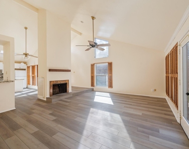 4330 Willow Beach Drive - Photo Thumbnail 8