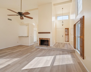 4330 Willow Beach Drive - Photo Thumbnail 6