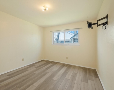 4330 Willow Beach Drive - Photo Thumbnail 25