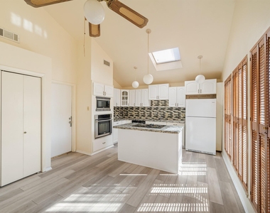 4330 Willow Beach Drive - Photo Thumbnail 12