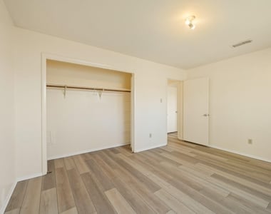 4330 Willow Beach Drive - Photo Thumbnail 30