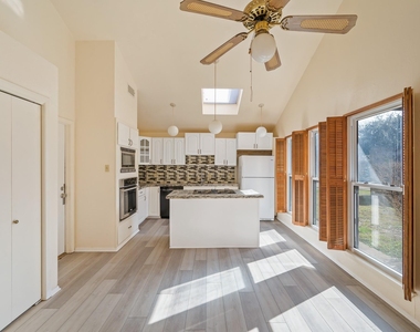 4330 Willow Beach Drive - Photo Thumbnail 11