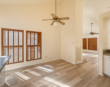 4330 Willow Beach Drive - Photo Thumbnail 15