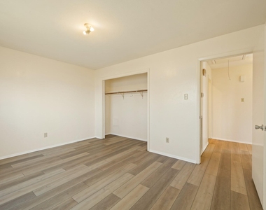 4330 Willow Beach Drive - Photo Thumbnail 31