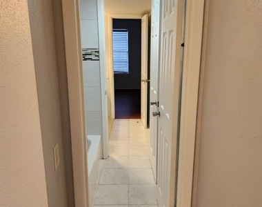 11710 Southlake Drive - Photo Thumbnail 9