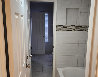 11710 Southlake Drive - Photo Thumbnail 11