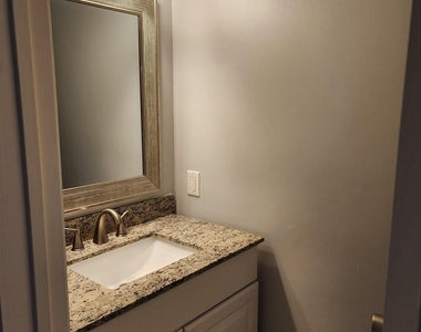 11710 Southlake Drive - Photo Thumbnail 12
