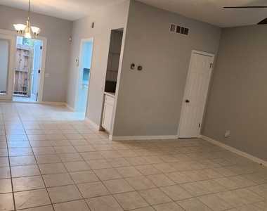 11710 Southlake Drive - Photo Thumbnail 1