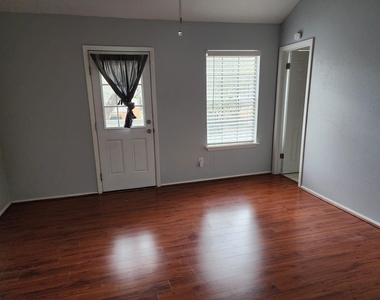 11710 Southlake Drive - Photo Thumbnail 5