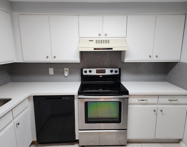 11710 Southlake Drive - Photo Thumbnail 2