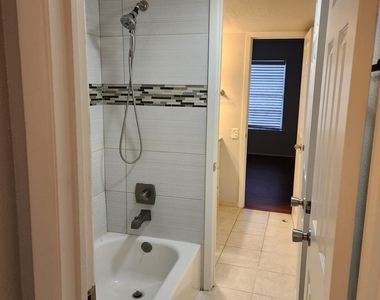 11710 Southlake Drive - Photo Thumbnail 14