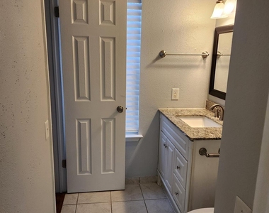 11710 Southlake Drive - Photo Thumbnail 10