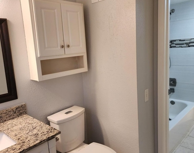 11710 Southlake Drive - Photo Thumbnail 8