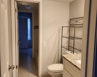 11710 Southlake Drive - Photo Thumbnail 13