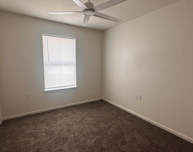2702 Vienna Place - Photo Thumbnail 6