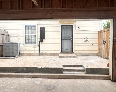 2702 Vienna Place - Photo Thumbnail 7
