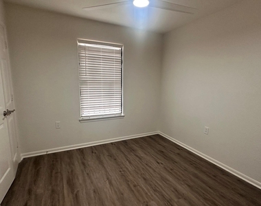 2702 Vienna Place - Photo Thumbnail 12