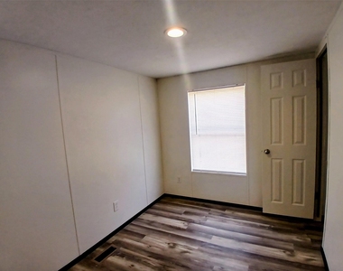 715 Windwood Drive - Photo Thumbnail 14