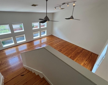 1315 Buckner Street - Photo Thumbnail 4
