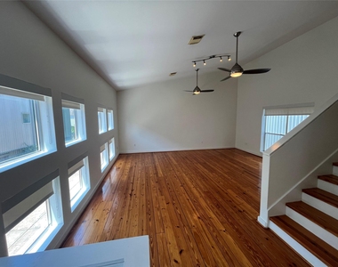 1315 Buckner Street - Photo Thumbnail 2