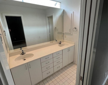 1315 Buckner Street - Photo Thumbnail 17
