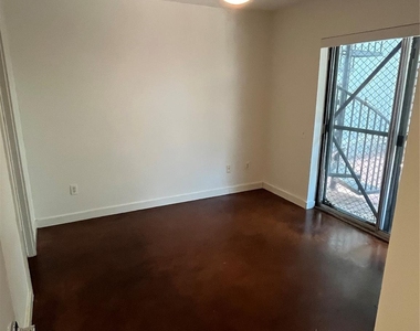 1315 Buckner Street - Photo Thumbnail 14