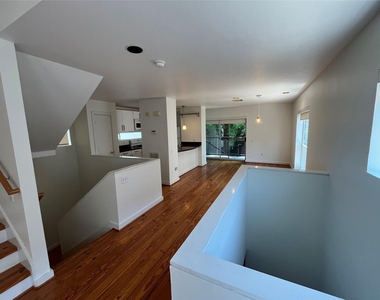1315 Buckner Street - Photo Thumbnail 5