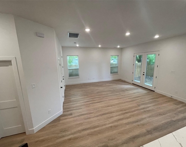 5312 Denmark Street - Photo Thumbnail 4