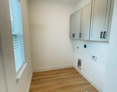 5312 Denmark Street - Photo Thumbnail 10