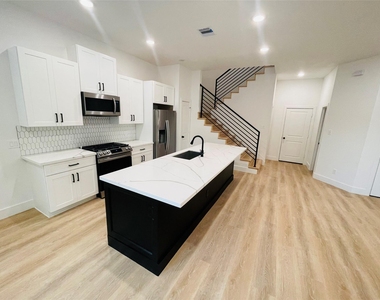 5312 Denmark Street - Photo Thumbnail 3