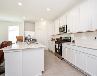 26610 Coast Redwood Drive - Photo Thumbnail 10
