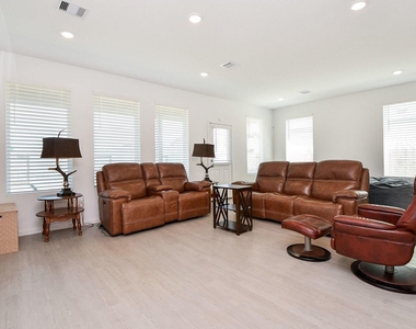 26610 Coast Redwood Drive - Photo Thumbnail 14