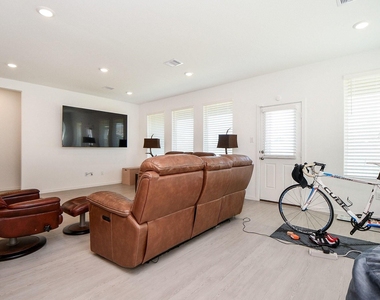 26610 Coast Redwood Drive - Photo Thumbnail 11
