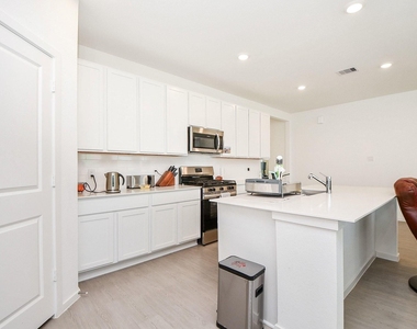 26610 Coast Redwood Drive - Photo Thumbnail 9