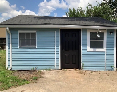 2415 Perry Street - Photo Thumbnail 4
