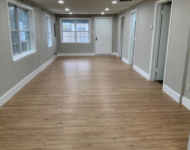 2415 Perry Street - Photo Thumbnail 2