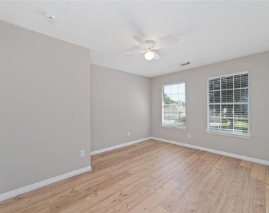 4007 Starbridge Pointe Lane - Photo Thumbnail 12