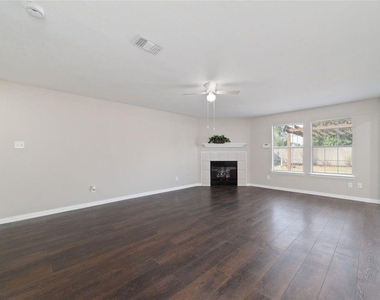 4007 Starbridge Pointe Lane - Photo Thumbnail 5
