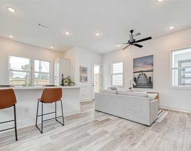 9316 Arledge Street - Photo Thumbnail 4