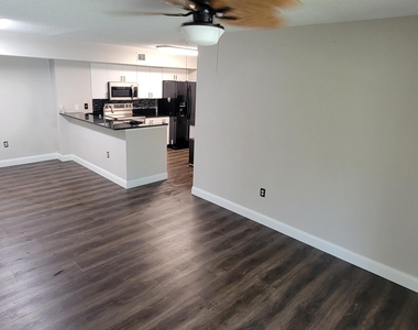 1590 S 42nd Circle - Photo Thumbnail 6