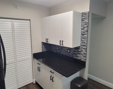 1590 S 42nd Circle - Photo Thumbnail 16