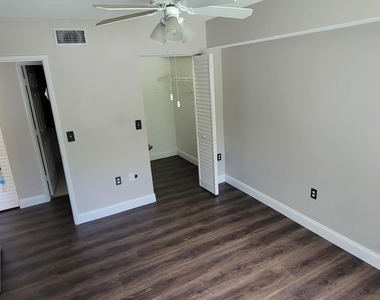 1590 S 42nd Circle - Photo Thumbnail 7